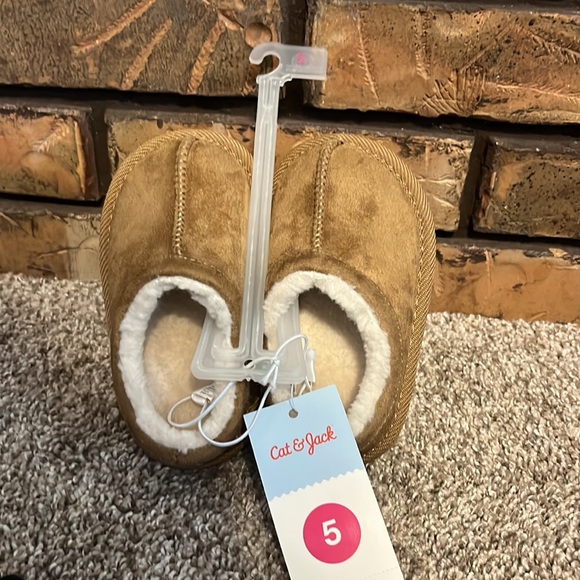 NWT Cat and Jack Toddler Channing Clog Slippers in Brown - Picture 9 of 9